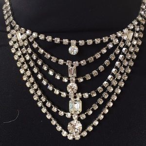 🚫SOLD🚫NWOT Gorgeous Tiered Rhinestone Necklace